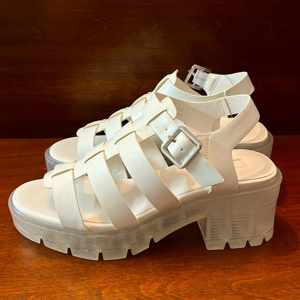 White Fisherman Sandals, Adjustable ankle Straps. jelly heel size 6 forever 21